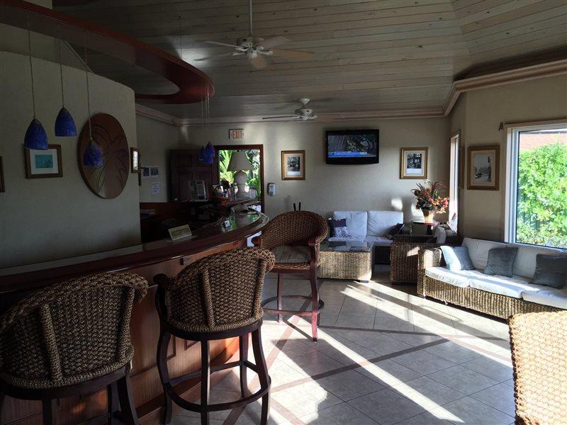 Caribbean Paradise Inn Grace Bay Exterior photo