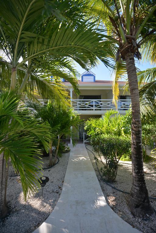 Caribbean Paradise Inn Grace Bay Exterior photo