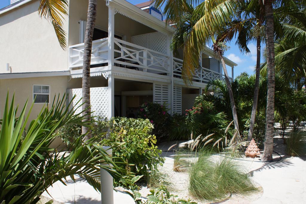 Caribbean Paradise Inn Grace Bay Exterior photo