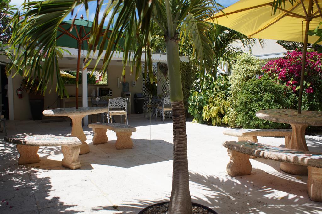 Caribbean Paradise Inn Grace Bay Exterior photo