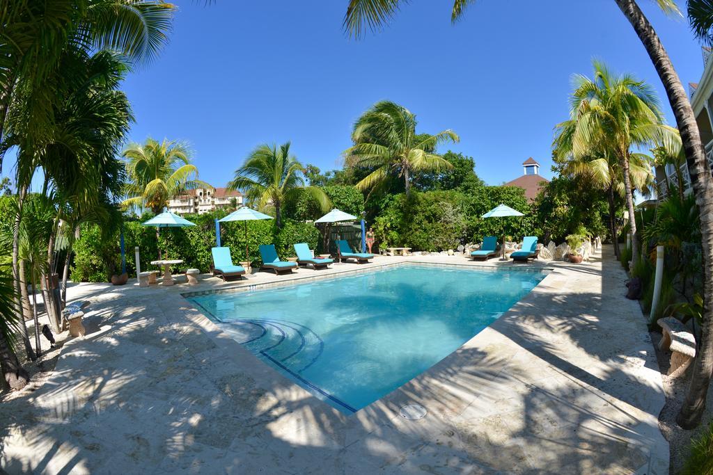 Caribbean Paradise Inn Grace Bay Exterior photo