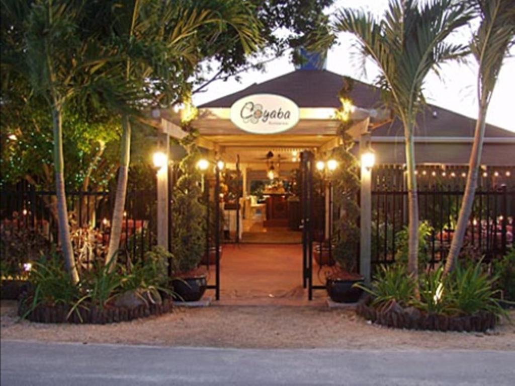 Caribbean Paradise Inn Grace Bay Exterior photo