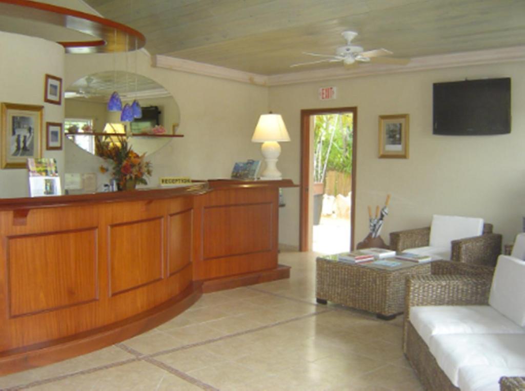 Caribbean Paradise Inn Grace Bay Room photo