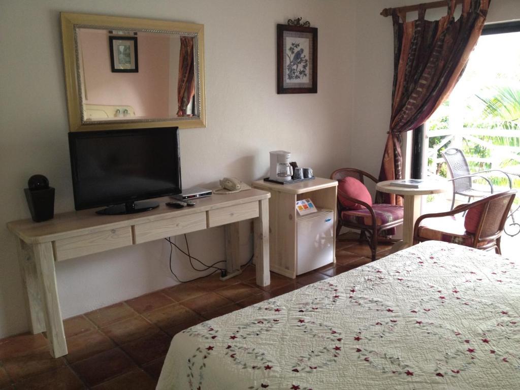 Caribbean Paradise Inn Grace Bay Room photo