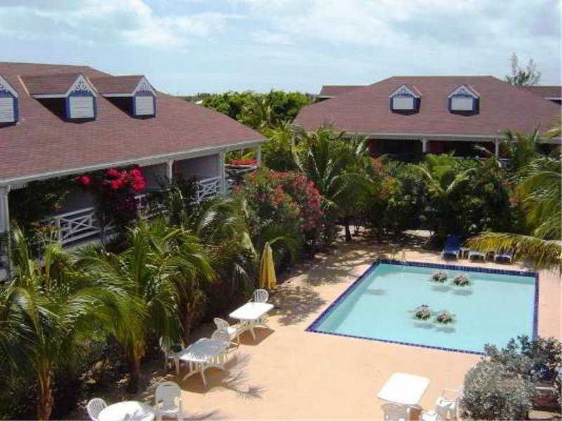 Caribbean Paradise Inn Grace Bay Exterior photo