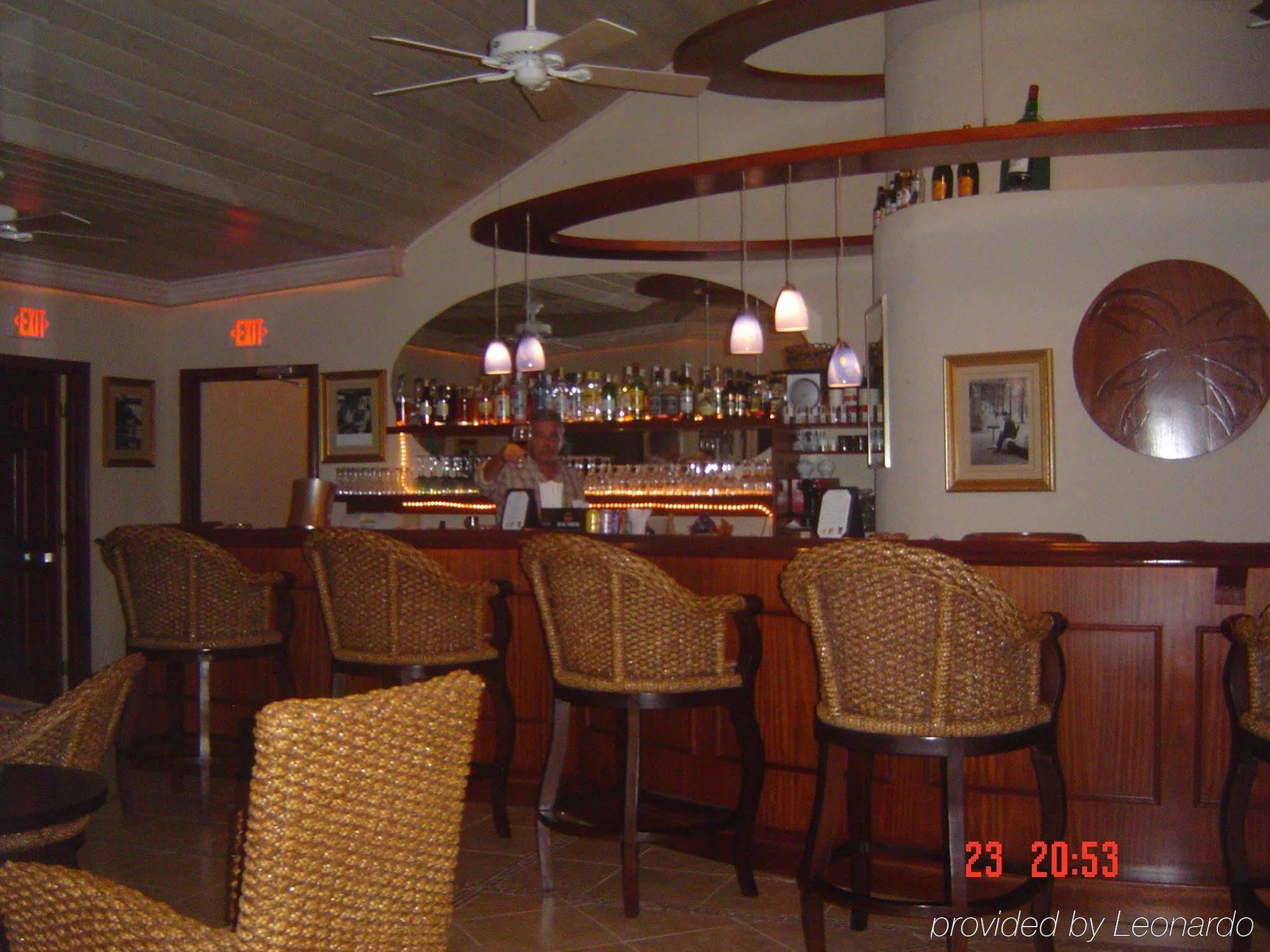 Caribbean Paradise Inn Grace Bay Exterior photo