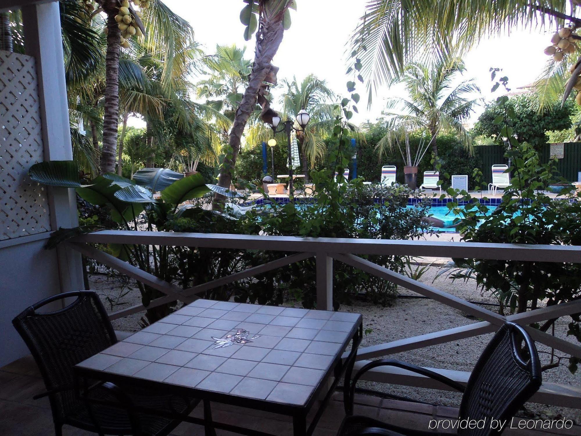 Caribbean Paradise Inn Grace Bay Exterior photo