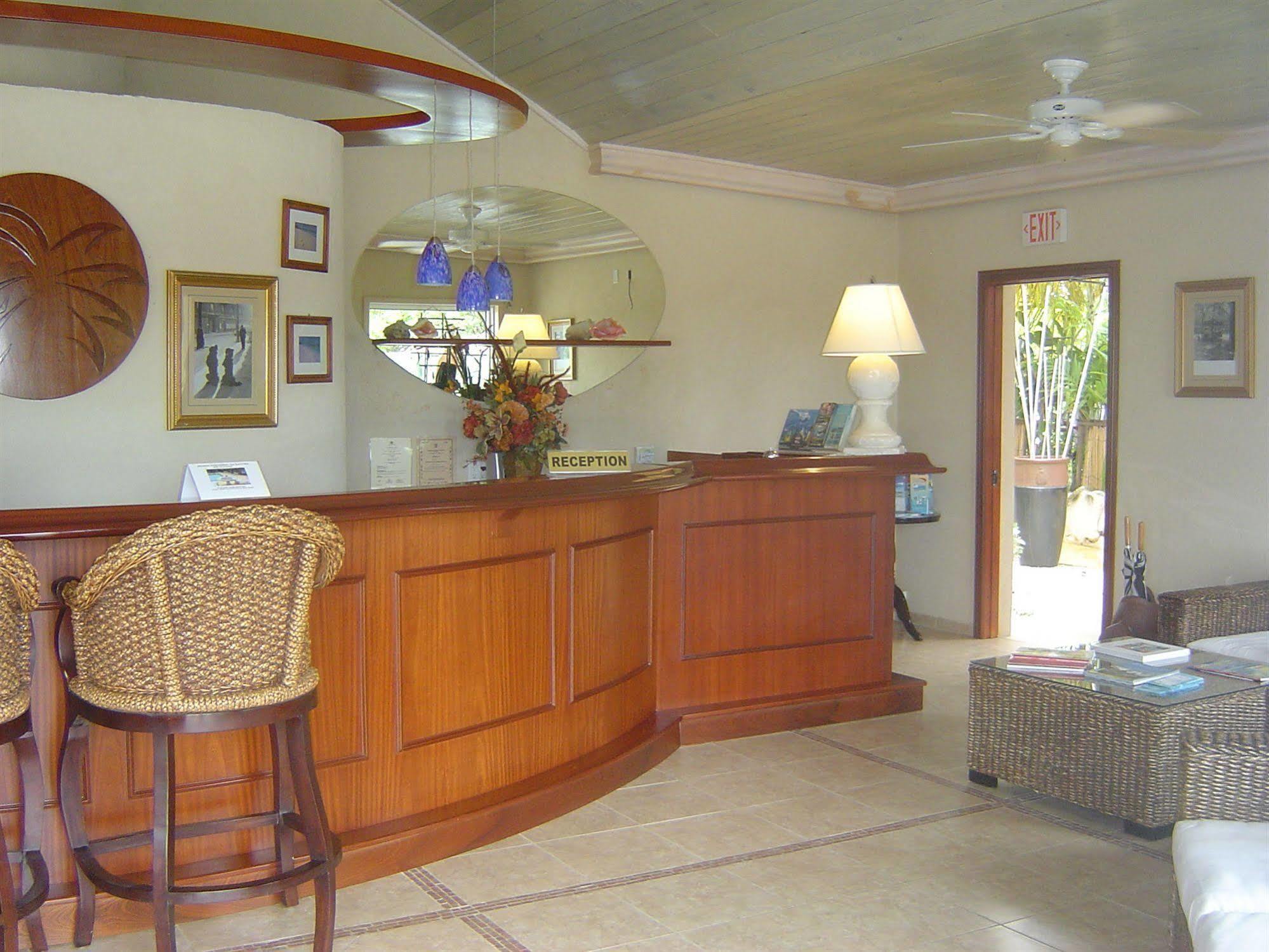 Caribbean Paradise Inn Grace Bay Exterior photo