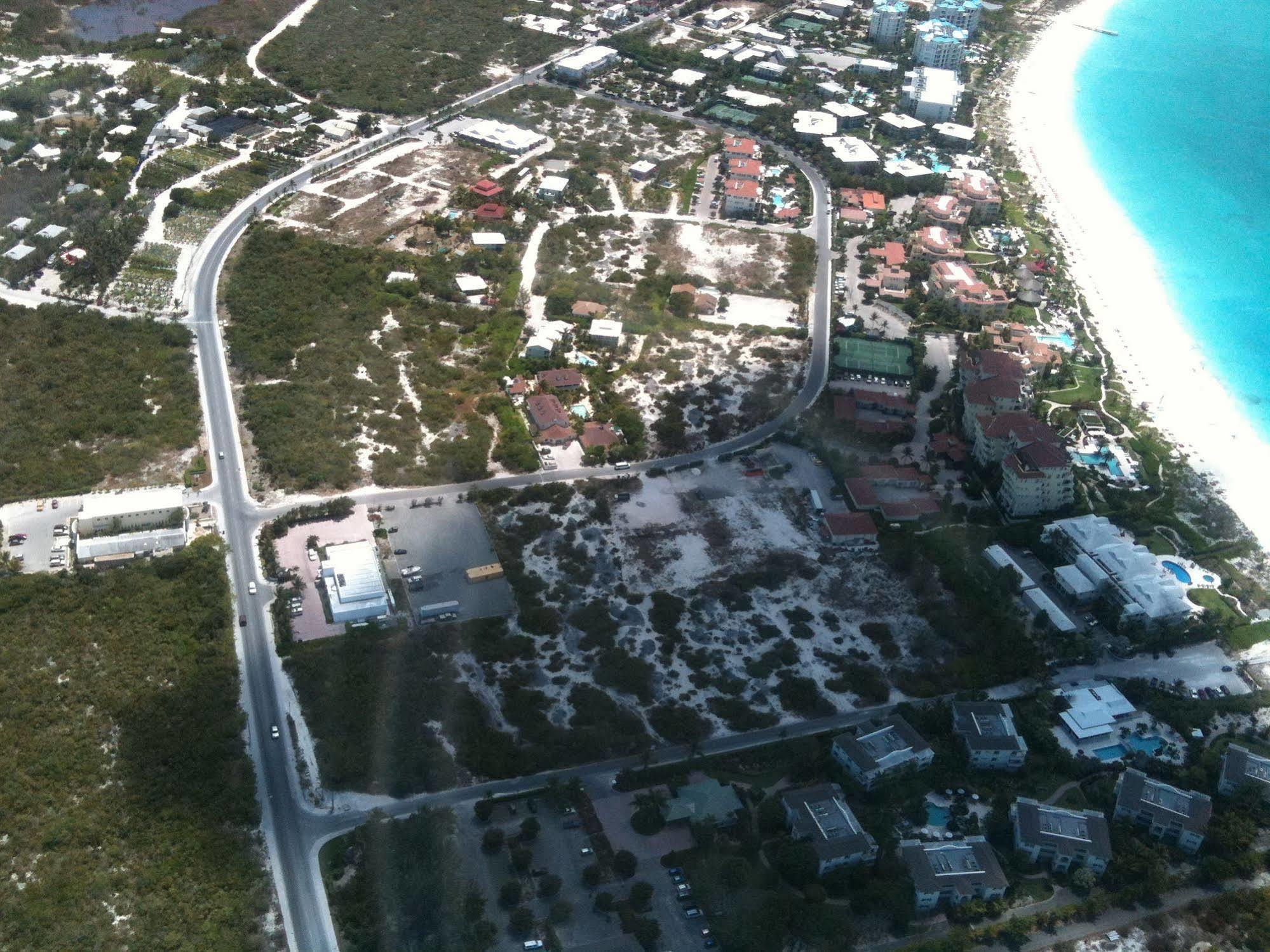 Caribbean Paradise Inn Grace Bay Exterior photo